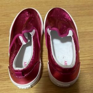OLD NAVY GIRLS HOT PINK METALLIC SLIP ON SHOES